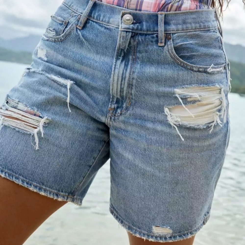 American Eagle 90s Boyfriend Short